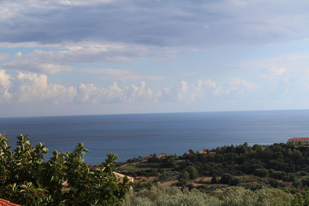 Manolia Studios Τραπεζάκι Εξωτερικό φωτογραφία